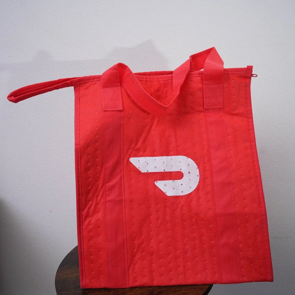 DoorDash Insulated Delivery Bag Red Thermal Food Carrier Tote Zippered 13x15